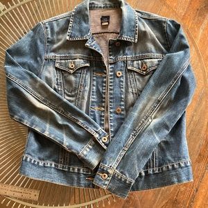 Gap 90s Y2K perfectly broken in denim trucker jacket size M